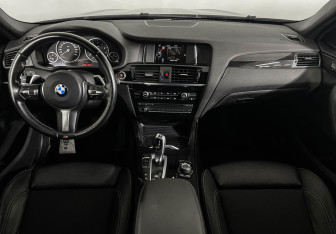 Подержанный автомобиль BMW X4 2017 года (12 фото)