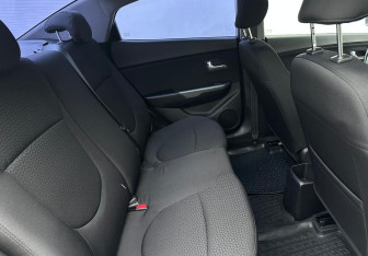 Подержанный автомобиль Kia Rio Sedan 2014 года (14 фото)