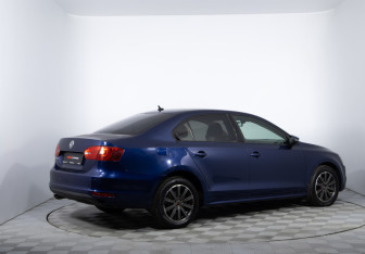 Подержанный автомобиль Volkswagen Jetta Sedan 2012 года (5 фото)