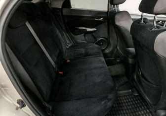 Подержанный автомобиль Honda Civic Hatchback 2008 года (13 фото)