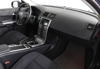 Подержанный автомобиль Volvo C30 2011 года (10 фото)