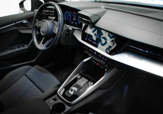 Подержанный автомобиль Audi A3 Hatchback 2021 года (25 фото)