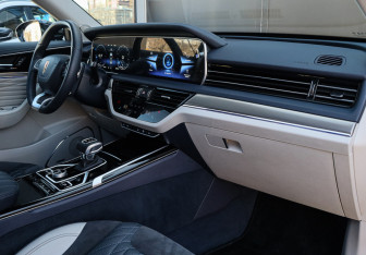 Подержанный автомобиль Hongqi HS5 2024 года (7 фото)