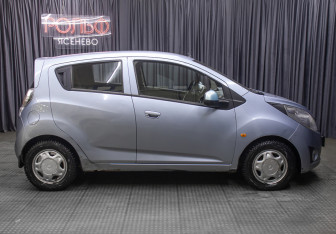 Подержанный автомобиль Chevrolet Spark 2011 года (4 фото)