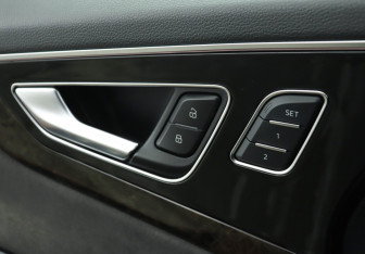 Подержанный автомобиль Audi Q7 2016 года (19 фото)