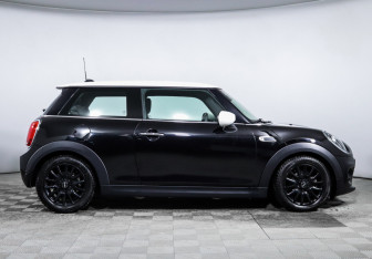 Подержанный автомобиль MINI Hatch 2020 года (4 фото)