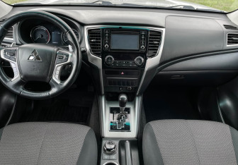 Подержанный автомобиль Mitsubishi L200 2022 года (12 фото)