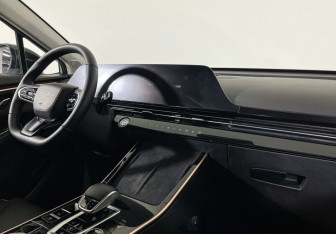 Подержанный автомобиль Omoda C5 2023 года (9 фото)