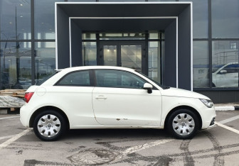 Подержанный автомобиль Audi A1 2010 года (4 фото)