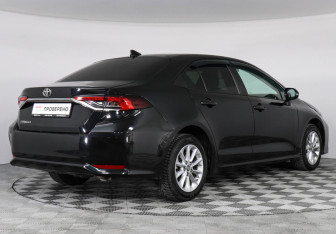 Подержанный автомобиль Toyota Corolla Sedan 2019 года (5 фото)