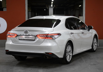 Подержанный автомобиль Toyota Camry Sedan 2020 года (5 фото)