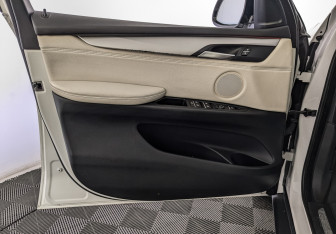 Подержанный автомобиль BMW X5 2014 года (19 фото)