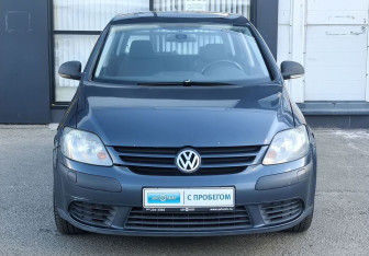 Подержанный автомобиль Volkswagen Golf Plus 2008 года (2 фото)