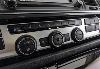 Подержанный автомобиль Volkswagen Multivan 2018 года (25 фото)