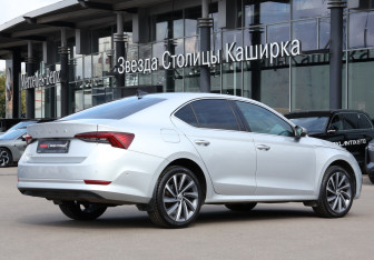 Подержанный автомобиль Skoda Octavia Liftback 2020 года (5 фото)