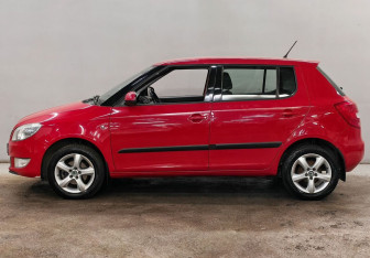 Подержанный автомобиль Skoda Fabia Hatchback 2012 года (8 фото)