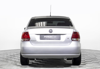 Подержанный автомобиль Volkswagen Polo Sedan 2011 года (6 фото)