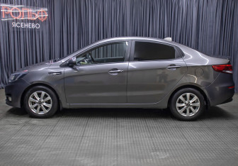 Подержанный автомобиль Kia Rio Sedan 2015 года (8 фото)