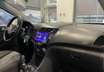 Подержанный автомобиль Hyundai Solaris Sedan 2012 года (9 фото)