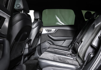 Подержанный автомобиль Audi Q7 2017 года (12 фото)