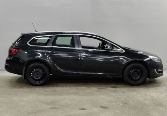 Подержанный автомобиль Opel Astra Wagon 2013 года (4 фото)