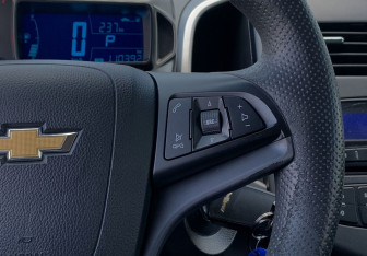Подержанный автомобиль Chevrolet Aveo Hatchback 2013 года (18 фото)