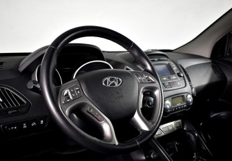 Подержанный автомобиль Hyundai ix35 2014 года (10 фото)