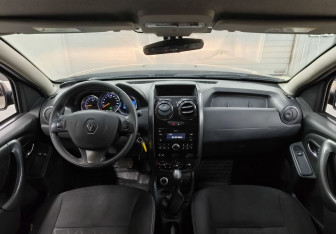 Подержанный автомобиль Renault Duster 2017 года (13 фото)