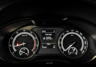 Подержанный автомобиль Skoda Karoq 2020 года (13 фото)