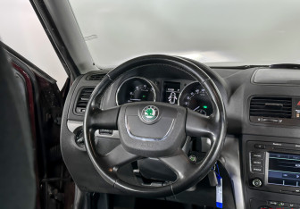 Подержанный автомобиль Skoda Yeti 2012 года (6 фото)