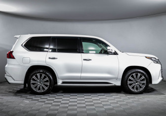 Подержанный автомобиль Lexus LX 2017 года (4 фото)