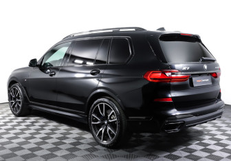 Подержанный автомобиль BMW X7 2020 года (7 фото)
