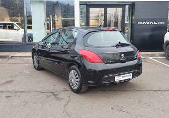 Подержанный автомобиль Peugeot 308 Hatchback 2013 года (7 фото)