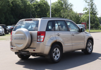 Подержанный автомобиль Suzuki Grand Vitara 2011 года (5 фото)