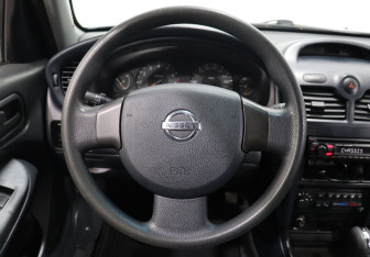 Подержанный автомобиль Nissan Almera Classic 2007 года (12 фото)