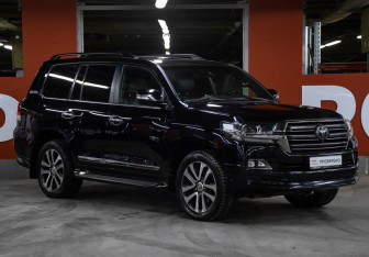Подержанный автомобиль Toyota Land Cruiser Suv 2018 года (3 фото)