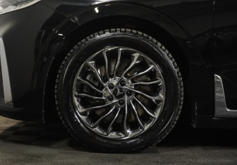 Подержанный автомобиль Voyah Dream 2023 года (31 фото)