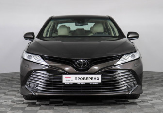 Подержанный автомобиль Toyota Camry Sedan 2019 года (2 фото)