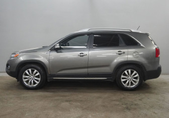 Подержанный автомобиль Kia Sorento 2011 года (5 фото)