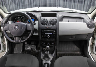 Подержанный автомобиль Renault Duster 2016 года (14 фото)