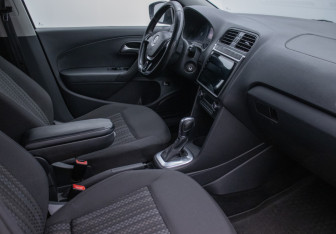 Подержанный автомобиль Volkswagen Polo Sedan 2017 года (9 фото)