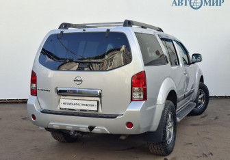 Подержанный автомобиль Nissan Pathfinder 2010 года (5 фото)