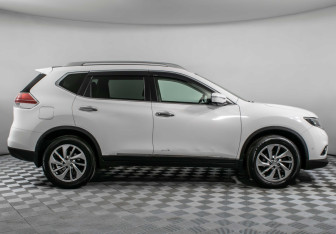 Подержанный автомобиль Nissan X-Trail 2017 года (4 фото)