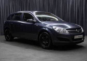 Подержанный автомобиль Opel Astra Hatchback 2011 года (3 фото)