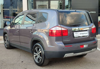 Подержанный автомобиль Chevrolet Orlando 2012 года (7 фото)
