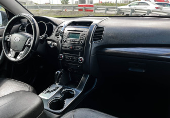 Подержанный автомобиль Kia Sorento 2012 года (9 фото)