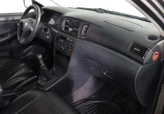 Подержанный автомобиль Toyota Corolla Sedan 2004 года (10 фото)