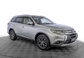 Подержанный автомобиль Mitsubishi Outlander 2016 года (3 фото)