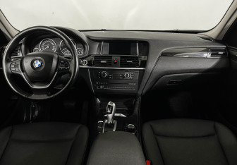 Подержанный автомобиль BMW X3 2017 года (12 фото)