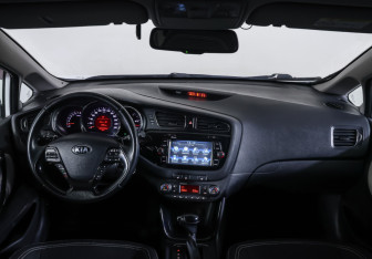 Подержанный автомобиль Kia Ceed Wagon 2015 года (17 фото)